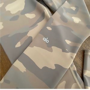 Camo ALO leggings